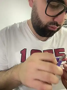 julianlondo111 online show from December 3, 2025, 3:03 am