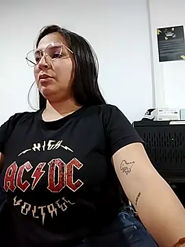 OliviaMartinez2 online show from November 21, 2025, 11:36 pm