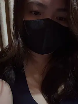 Snapshot of Thythy68 chatting on November 21, 2025, 4:22 am Thythy68 online show from November 21, 2025, 4:22 am