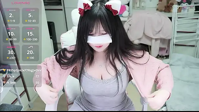 kimhyeona2005 online show from January 18, 2026, 1:04 pm