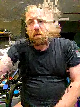 Snapshot of Txweld69 chatting on December 4, 2025, 12:31 am Txweld69 online show from December 4, 2025, 12:31 am