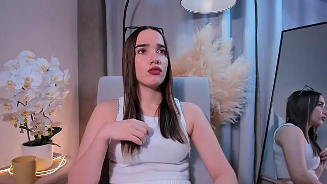 NoraBuffa online show from November 20, 2025, 4:29 pm