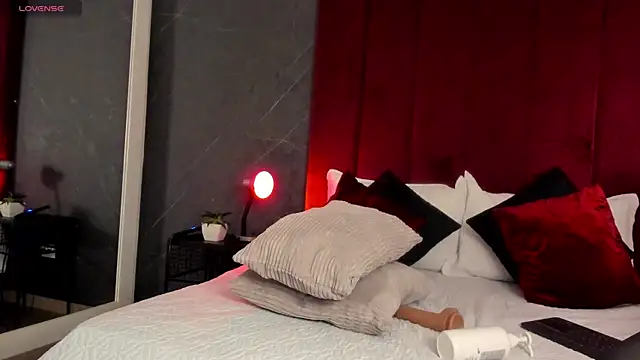 GinebraBelucci online show from November 15, 2025, 1:36 am