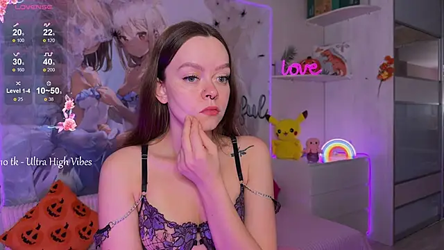 Snapshot of CheekySashaCharm chatting on November 21, 2025, 6:23 am CheekySashaCharm online show from November 21, 2025, 6:23 am