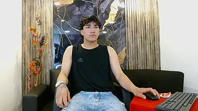 Snapshot of Tommy160920 chatting on November 18, 2025, 12:42 pm Tommy160920 online show from November 18, 2025, 12:42 pm