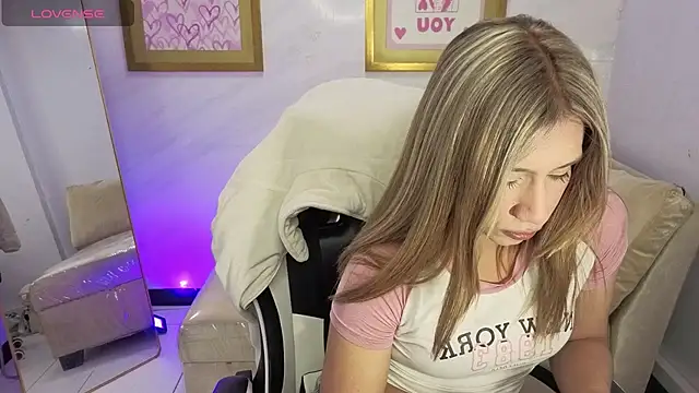 Evy Luxx v online show from March 11, 2026, 3:45 am