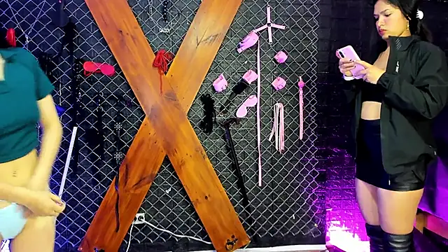 Snapshot of Anahi_sslaavee_bdsm chatting on January 9, 2026, 2:31 pm Anahi sslaavee bdsm online show from January 9, 2026, 2:31 pm