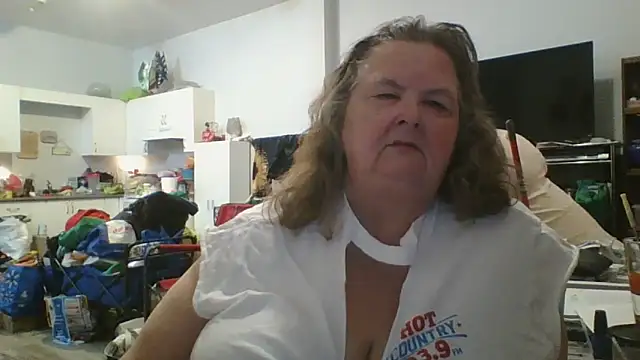 TiguhguhrsRose online show from November 25, 2025, 1:38 am