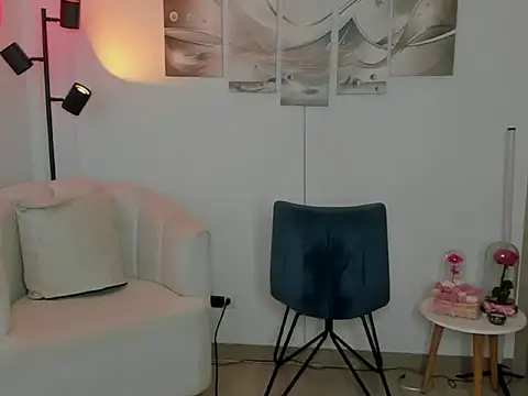 haileyflorez  online show from February 7, 2026, 6:11 pm