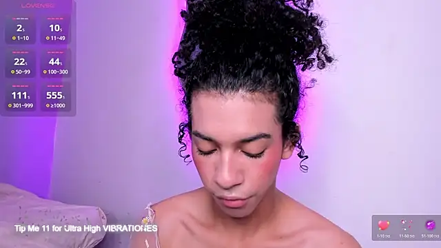 alaiasexygirl online show from March 25, 2026, 9:32 pm