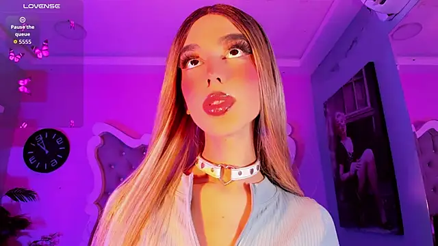 Snapshot of LeslieAmor1 chatting on November 25, 2025, 5:40 am LeslieAmor1 online show from November 25, 2025, 5:40 am