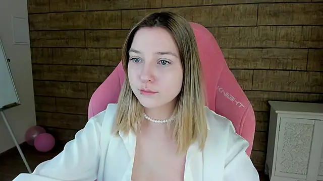 TinnaBurton online show from April 5, 2026, 4:26 pm