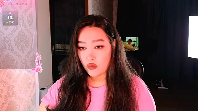 Snapshot of Emma_Uilson chatting on November 19, 2025, 11:32 am Emma Uilson online show from November 19, 2025, 11:32 am