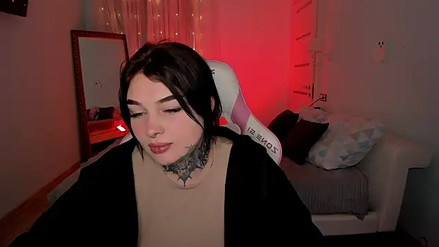 Snapshot of EmilyWoods_ chatting on November 17, 2025, 8:20 am EmilyWoods online show from November 17, 2025, 8:20 am