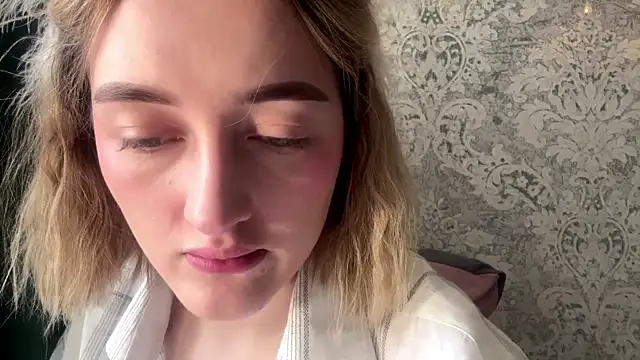 Emily lyy online show from November 29, 2025, 9:23 am