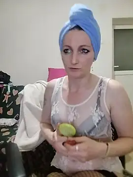 CrazyMaya39 online show from April 21, 2026, 9:39 pm