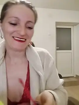 CrazyMaya39 online show from May 7, 2026, 9:42 pm