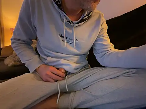 Snapshot of Brandonn1989amateur chatting on February 2, 2026, 9:35 pm Brandonn1989amateur online show from February 2, 2026, 9:35 pm