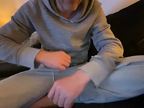 Snapshot of Brandonn1989amateur chatting on February 8, 2026, 8:34 pm Brandonn1989amateur online show from February 8, 2026, 8:34 pm