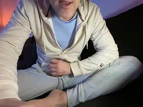 Snapshot of Brandonn1989amateur chatting on February 24, 2026, 9:46 pm Brandonn1989amateur online show from February 24, 2026, 9:46 pm