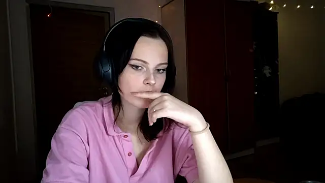 Snapshot of LouiseMarengo chatting on November 19, 2025, 5:02 pm LouiseMarengo online show from November 19, 2025, 5:02 pm