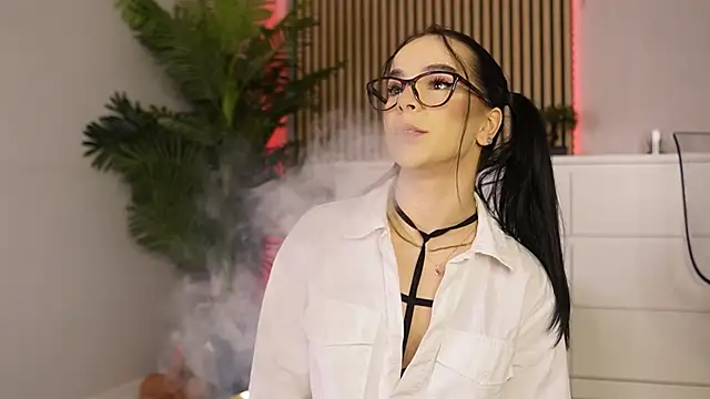 Miss Denisse online show from December 2, 2025, 8:37 pm