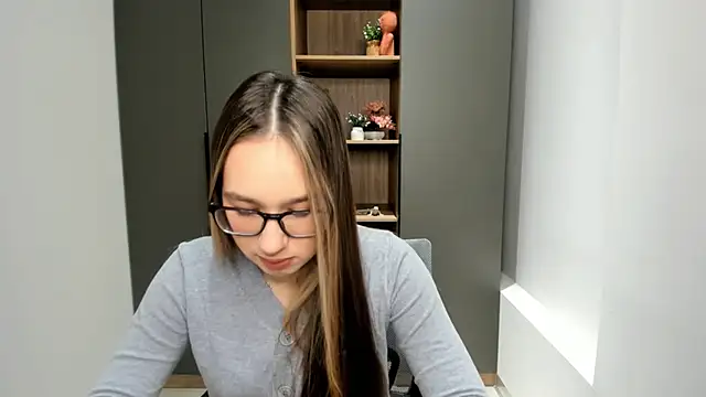 Snapshot of ZitaCring chatting on November 16, 2025, 5:13 am ZitaCring online show from November 16, 2025, 5:13 am