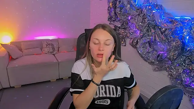 Snapshot of SandraLindsey chatting on November 28, 2025, 1:36 pm SandraLindsey online show from November 28, 2025, 1:36 pm