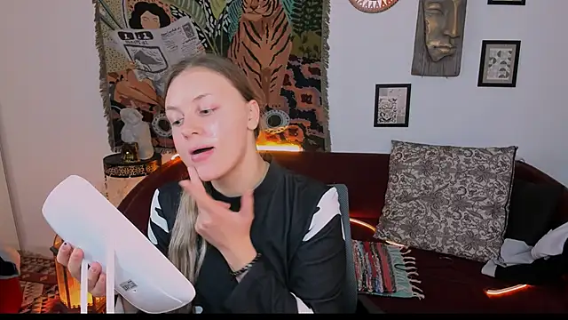 Snapshot of SandraLindsey chatting on December 2, 2025, 9:47 am SandraLindsey online show from December 2, 2025, 9:47 am