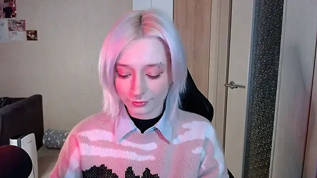 SophiaLur online show from December 2, 2025, 2:56 pm