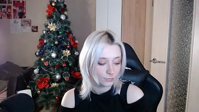 SophiaLur online show from January 6, 2026, 4:32 pm