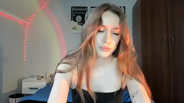 tinyglow online show from March 3, 2026, 9:42 pm