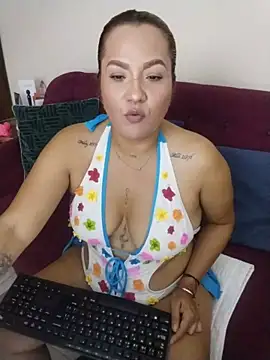 Snapshot of YessikaBaker1_ chatting on November 28, 2025, 1:47 pm YessikaBaker1 online show from November 28, 2025, 1:47 pm