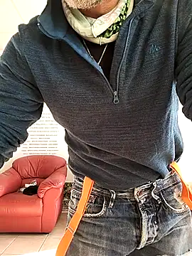 platone09 online show from November 12, 2025, 12:49 pm