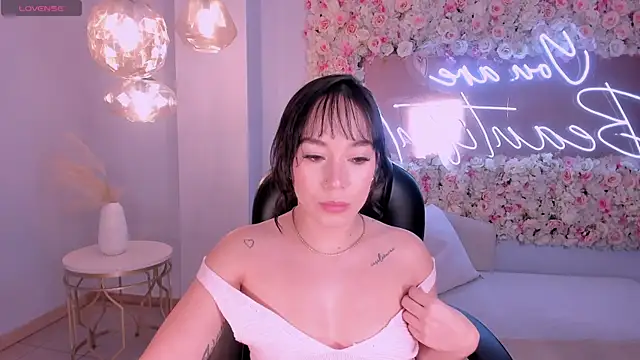 Snapshot of ZaraKafruni chatting on February 16, 2026, 12:40 am ZaraKafruni online show from February 16, 2026, 12:40 am