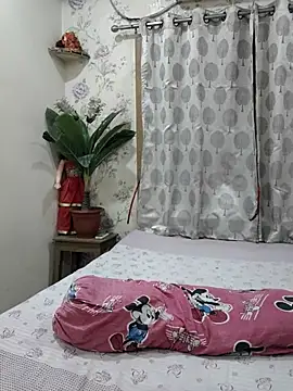 Cute-richa1 online show from April 18, 2026, 7:07 pm