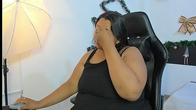 BWW-CINDY11 online show from December 5, 2025, 3:48 am