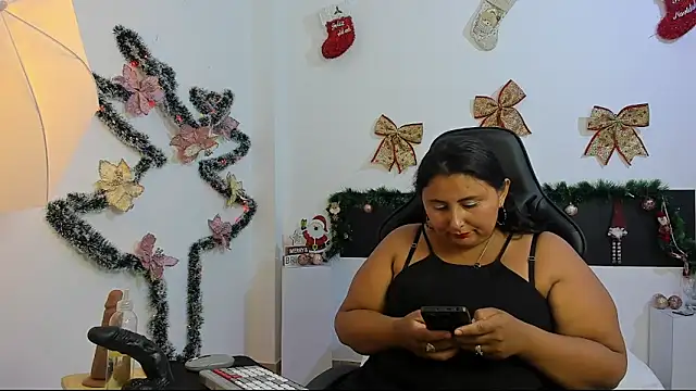 BWW-CINDY11 online show from December 15, 2025, 7:51 pm