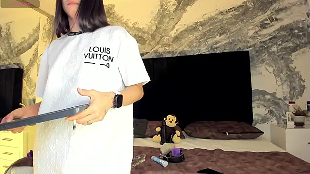 VictoriaSaenz1  online show from December 18, 2025, 7:03 am