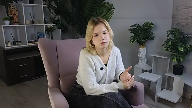 PhillisEsplin online show from November 17, 2025, 9:04 am