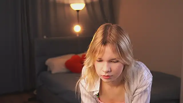 PhillisEsplin online show from November 28, 2025, 7:38 pm