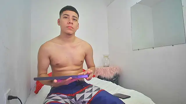 Lucastorrez01 online show from November 18, 2025, 6:18 am