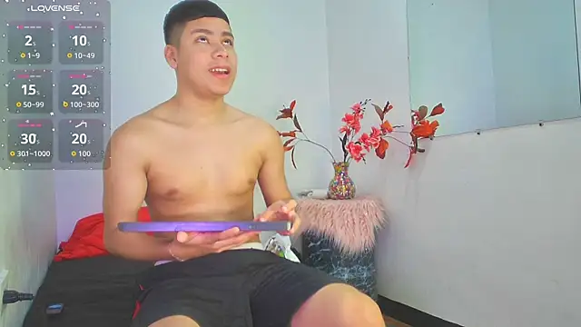 Lucastorrez01 online show from December 2, 2025, 3:56 am