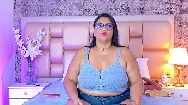 SelennaCooper online show from February 3, 2026, 12:21 pm