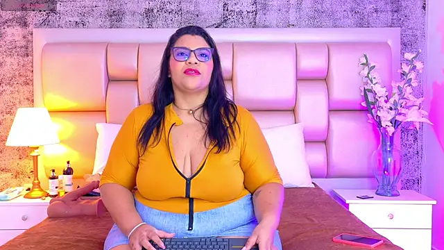 SelennaCooper online show from February 28, 2026, 11:44 am