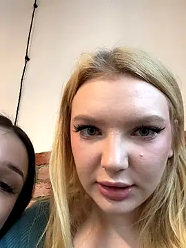 ErikaMuse online show from November 20, 2025, 4:23 am