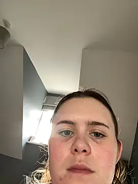 Snapshot of Blonde_Bunny chatting on January 17, 2026, 10:42 am Blonde Bunny online show from January 17, 2026, 10:42 am