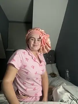 Snapshot of Blonde_Bunny chatting on February 15, 2026, 11:45 pm Blonde Bunny online show from February 15, 2026, 11:45 pm