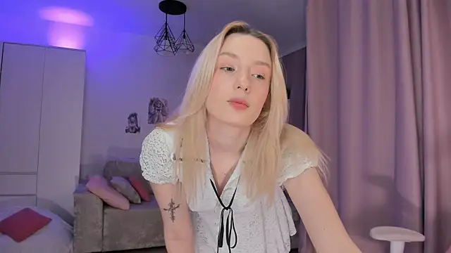 Tiffany Paw online show from December 22, 2025, 3:14 am