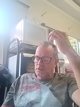 nard53 online show from December 18, 2025, 9:04 am